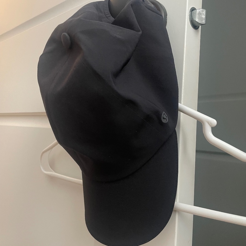 Black Lululemon hat